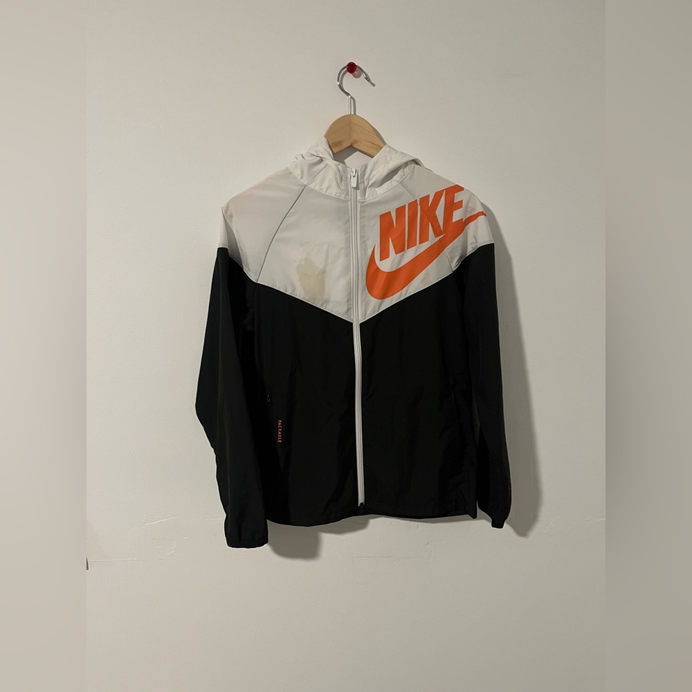 Nike wind breaker good condition besides small stain on front